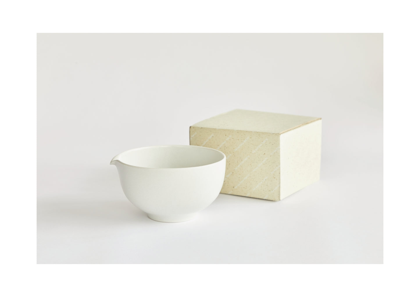 
                  
                    TEA BOWL / MINO PEARL
                  
                